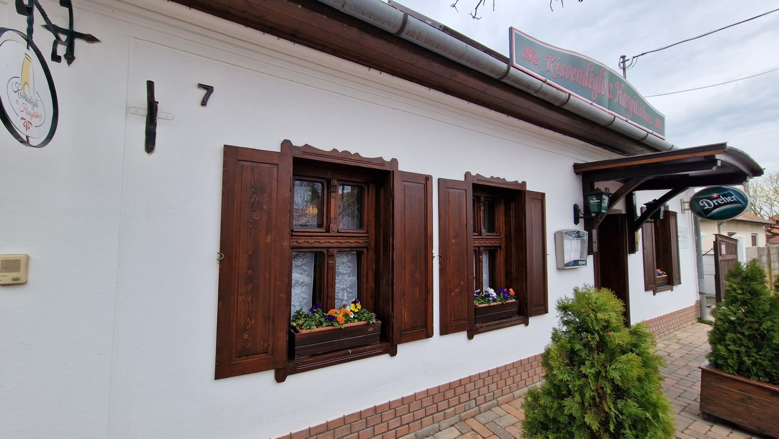 Hargita restaurant from the outside