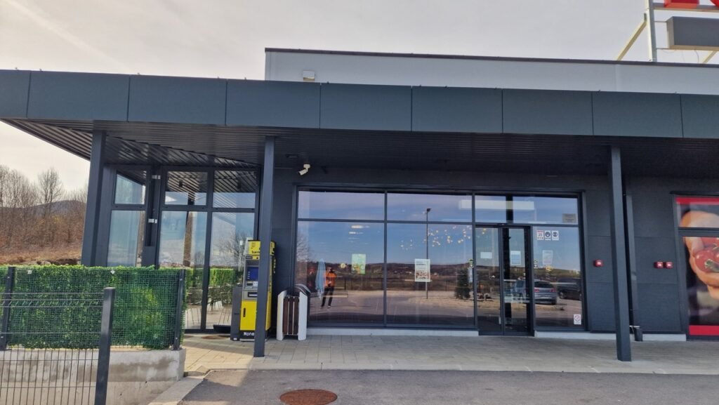 Lex Bar & Pizzeria from outside