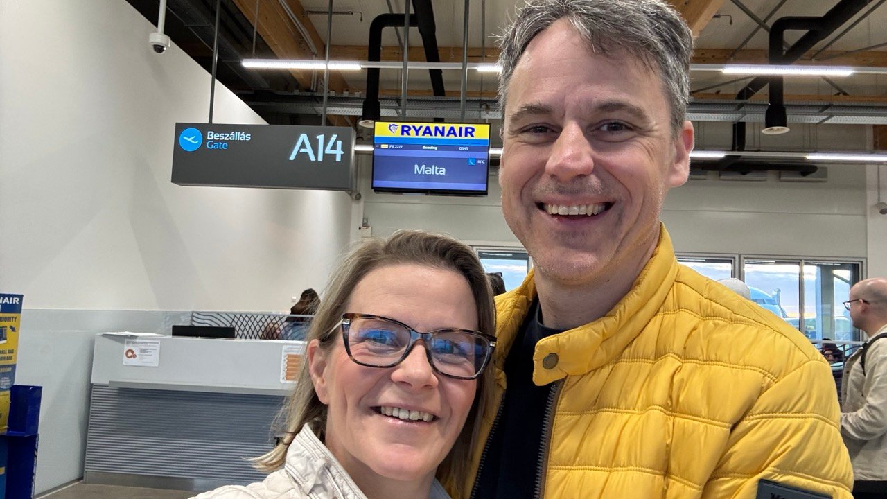 Balázs & Szilvi — Flight to Malta