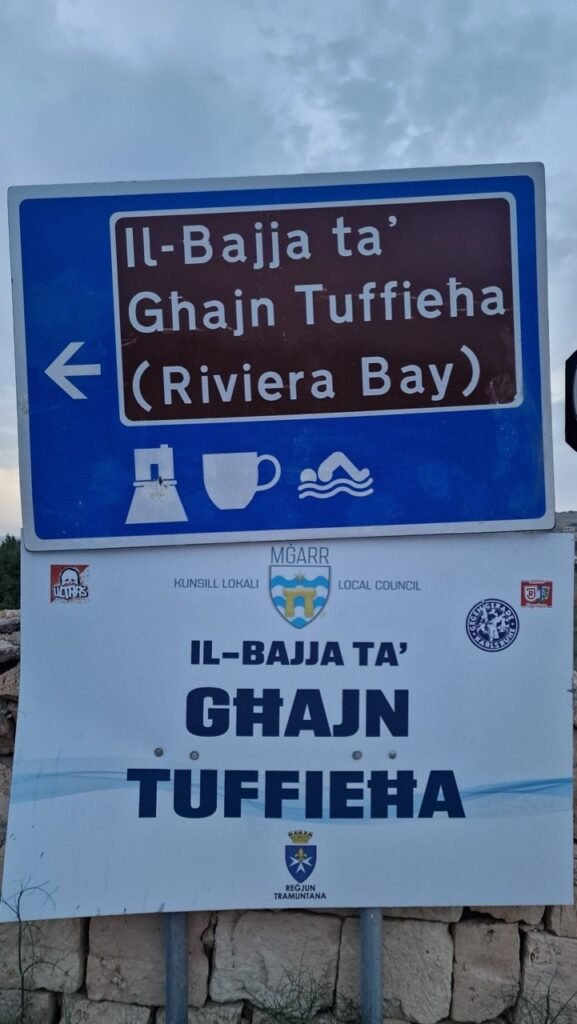 Malta direction sign