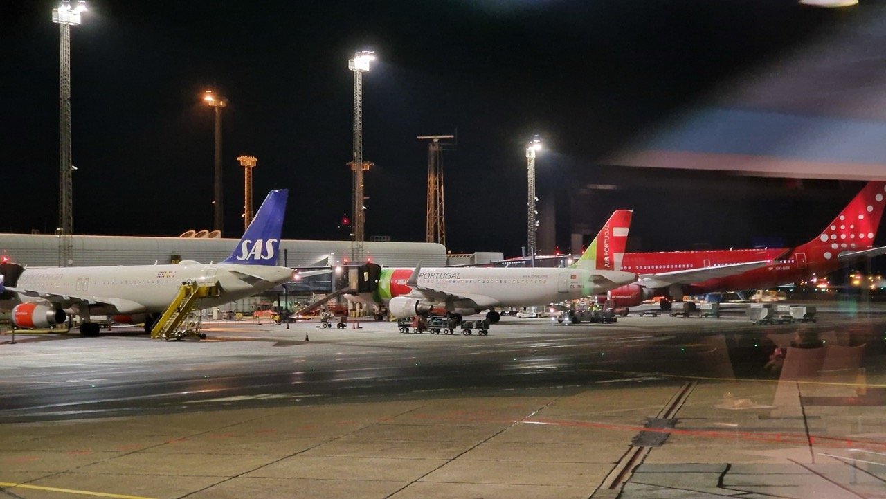 Copenhagen airport airplanes