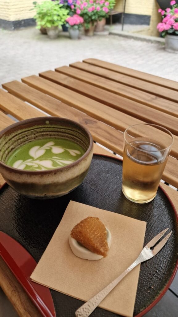 Hot matcha latte at Sing Tehus