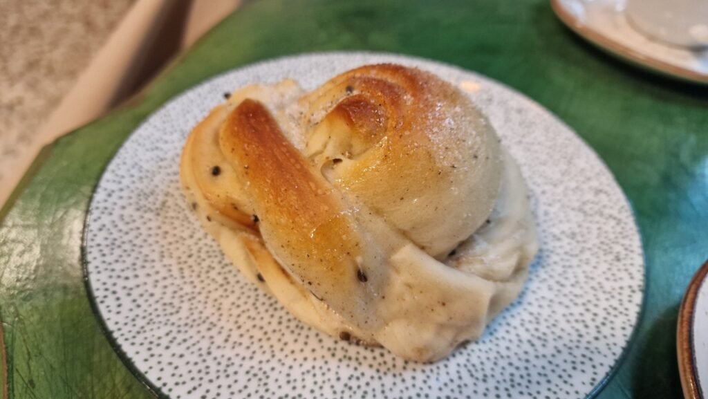 Cardamom bun at Håndbakt Tøyen