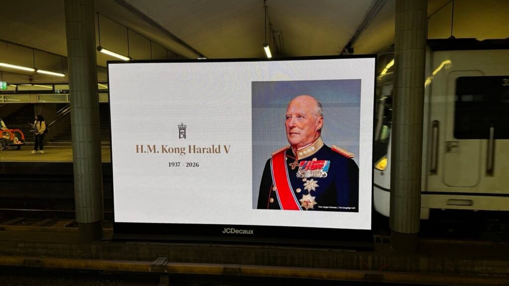 Memorial ad of King Harald V in Oslo Metro