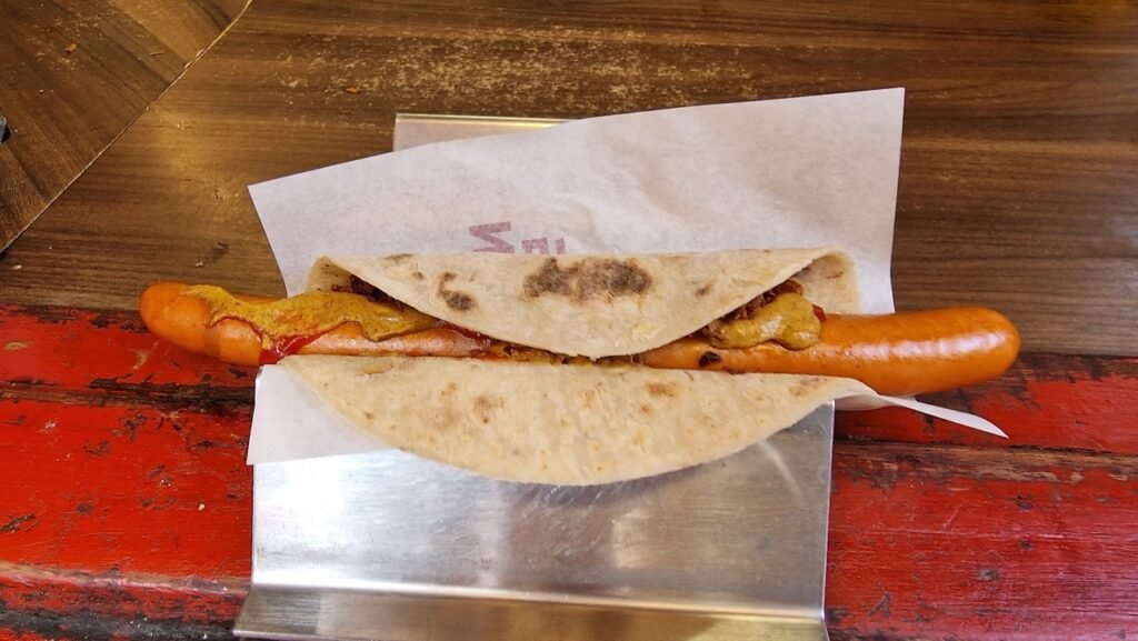 Pølse i Lompe at Syverkiosken