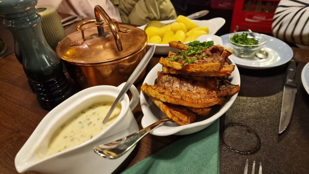 Stegt flæsk med persillesovs at Fridas in Copenhagen